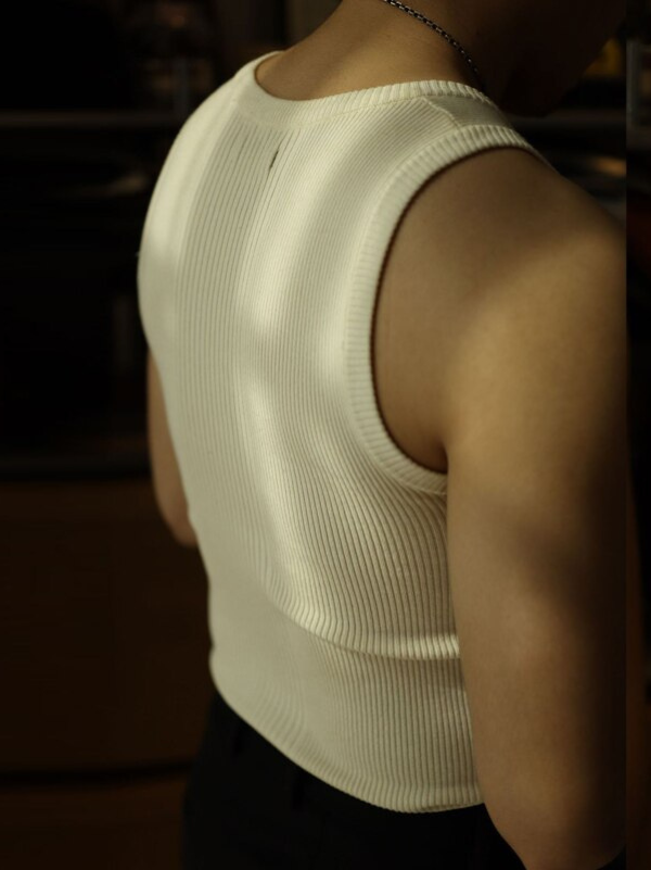 Men’s Classic Knitted Tank Top with Ribbed Crew Neck Design