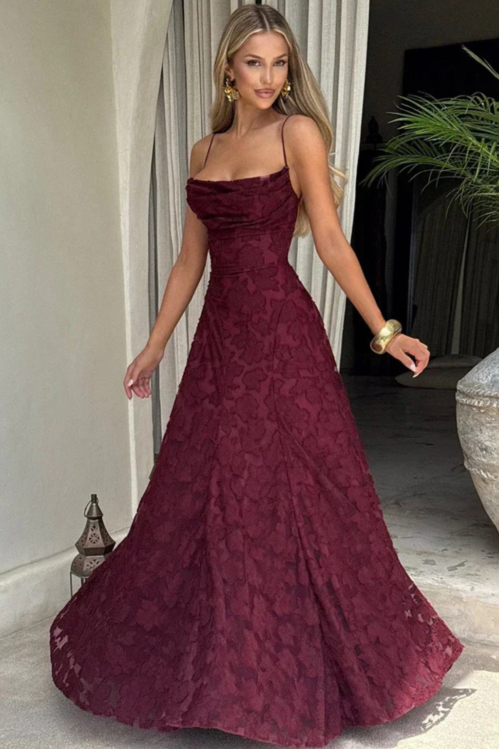 Elegant Lace Maxi Evening Dress for Women with Open Back and Flowy Silhouette