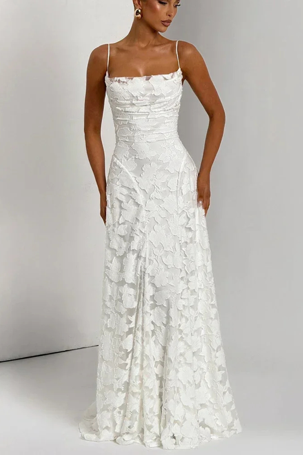 Elegant Lace Maxi Evening Dress for Women with Open Back and Flowy Silhouette
