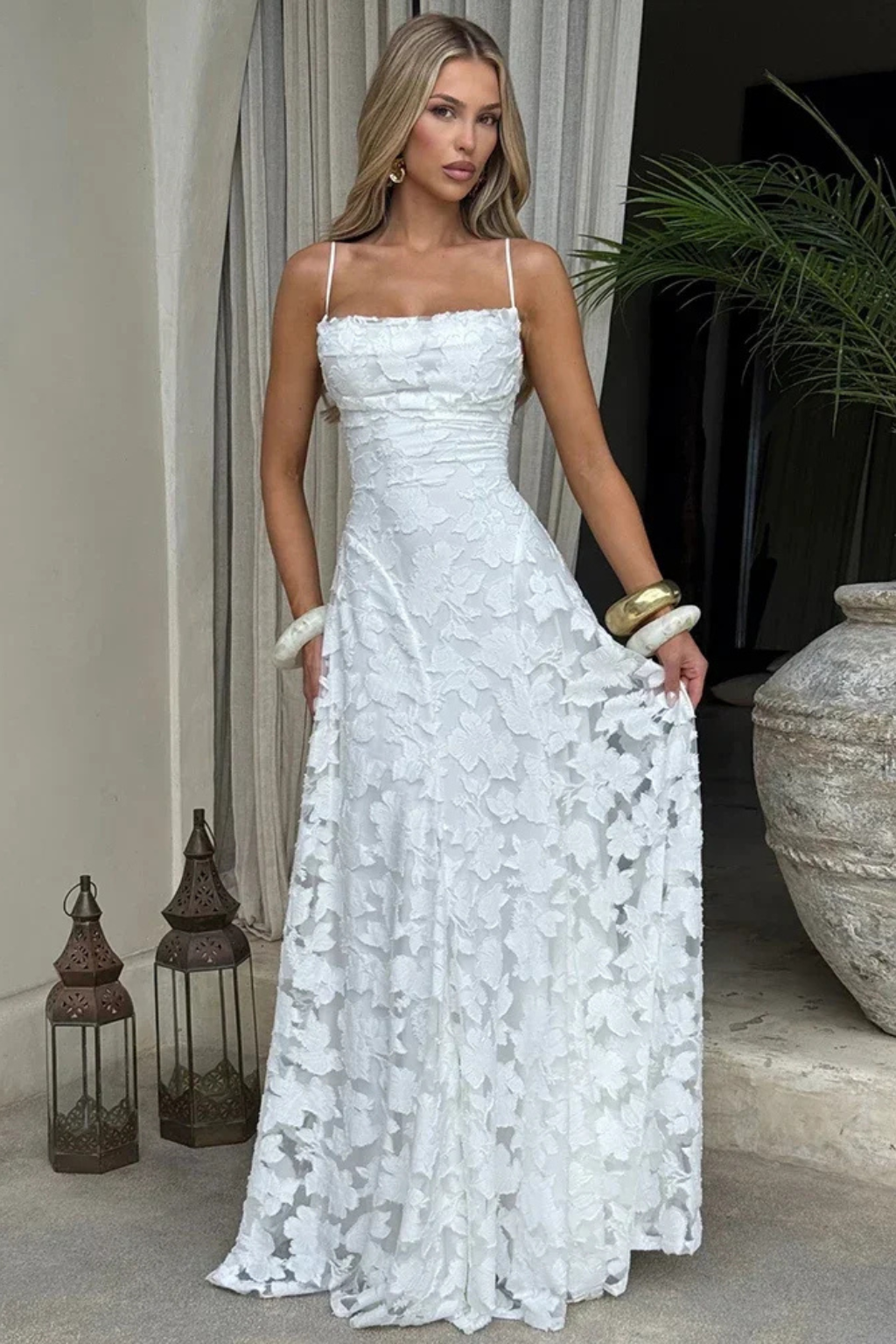 Elegant Lace Maxi Evening Dress for Women with Open Back and Flowy Silhouette