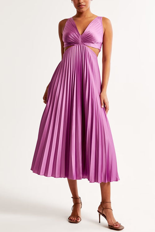 Elegant Pleated Maxi Dress with Flattering Fit