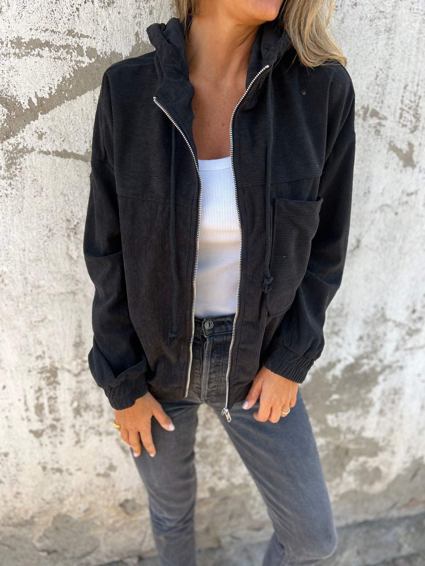 Stylish Lightweight Women's Jacket - Casual and Comfortable