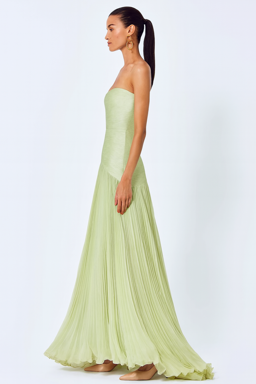 Elegant Sleeveless Maxi Dress with Drop-Waist Design