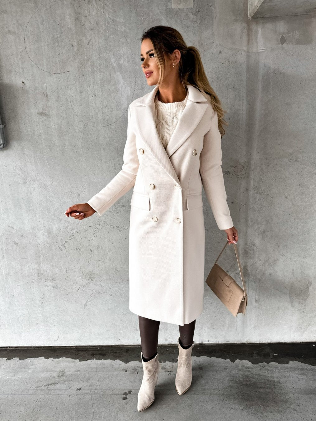 Stylish Long Women's Coat with Elegant Fit