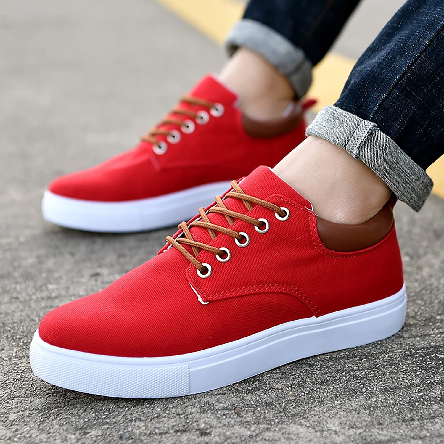 Stylish Sneakers Comfortable men's sneakers with a sturdy white sole