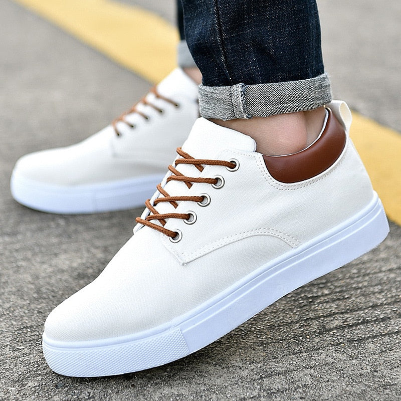Stylish Sneakers Comfortable men's sneakers with a sturdy white sole