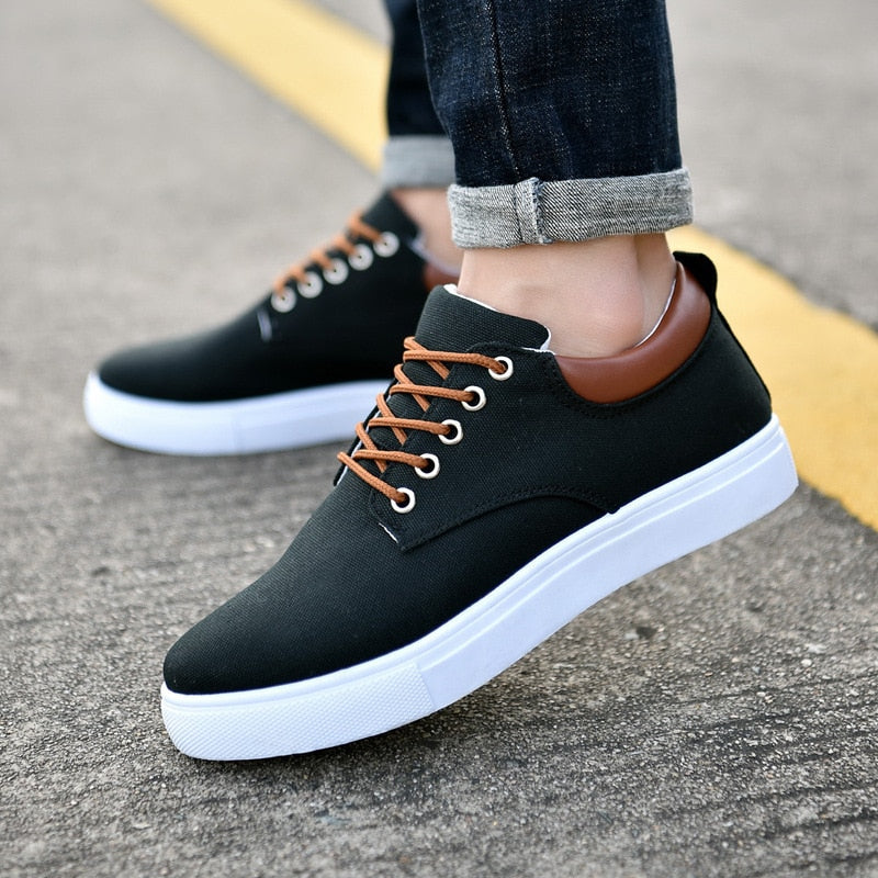 Stylish Sneakers Comfortable men's sneakers with a sturdy white sole