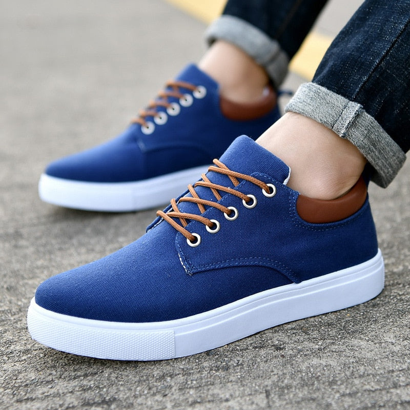 Stylish Sneakers Comfortable men's sneakers with a sturdy white sole