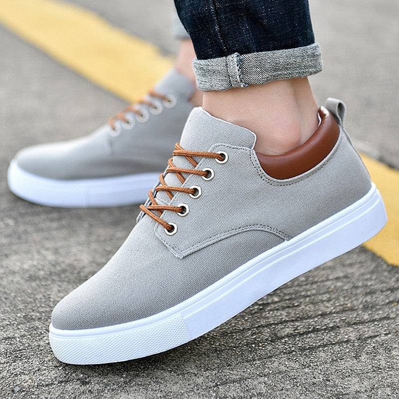 Stylish Sneakers Comfortable men's sneakers with a sturdy white sole