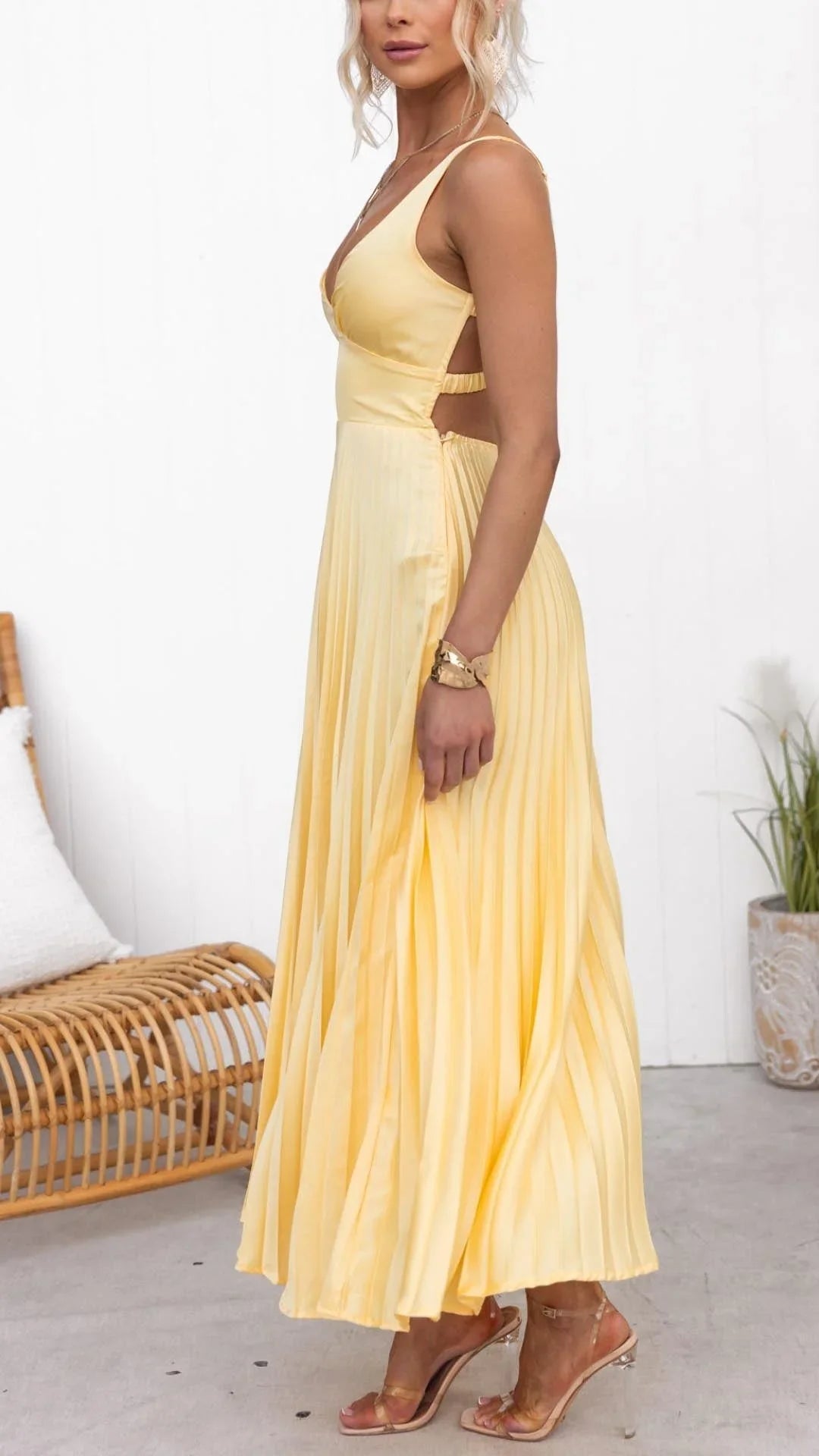Gwenyth - Women’s yellow maxi dress with v-neck