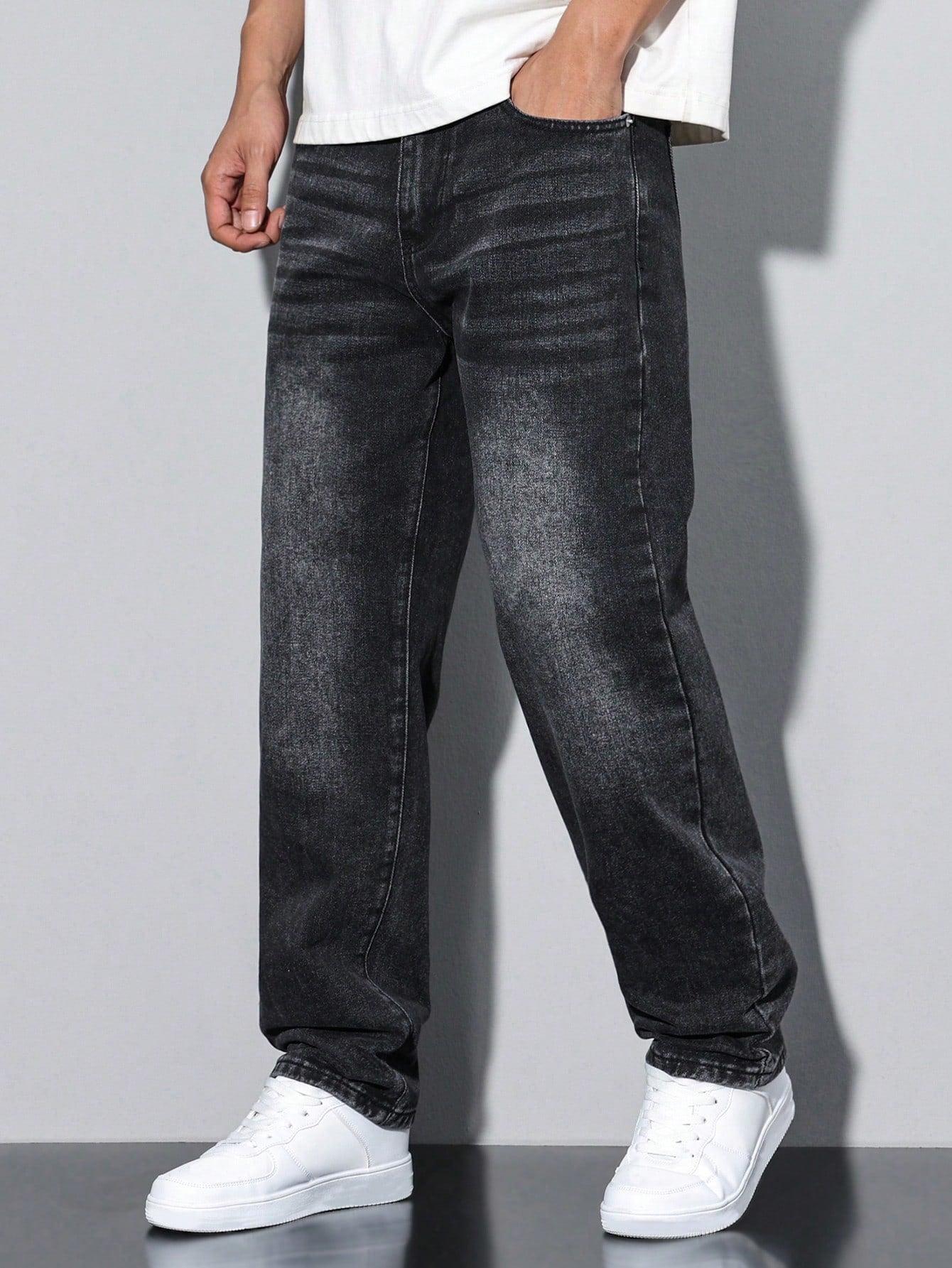 Men's Relaxed Fit Straight Leg Jeans