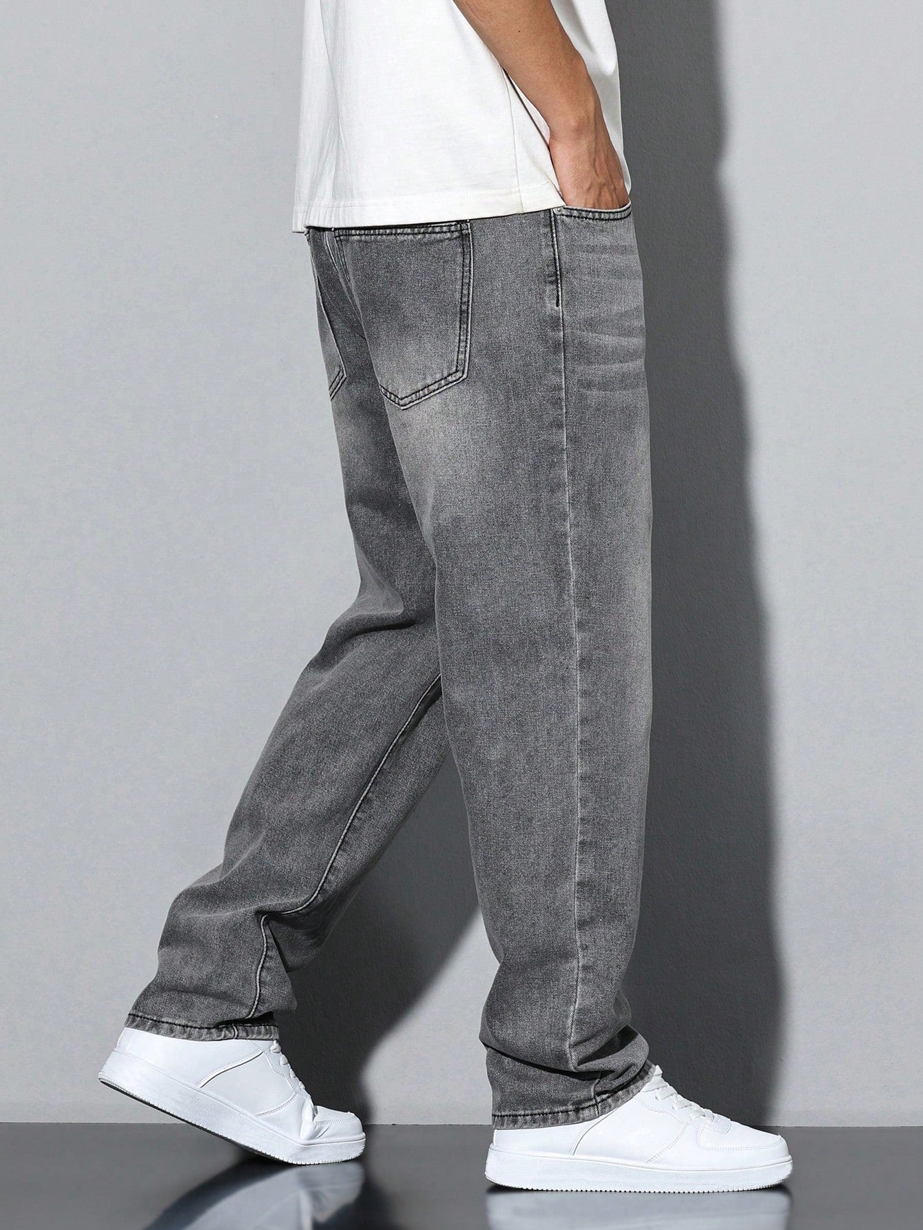 Men's Relaxed Fit Straight Leg Jeans
