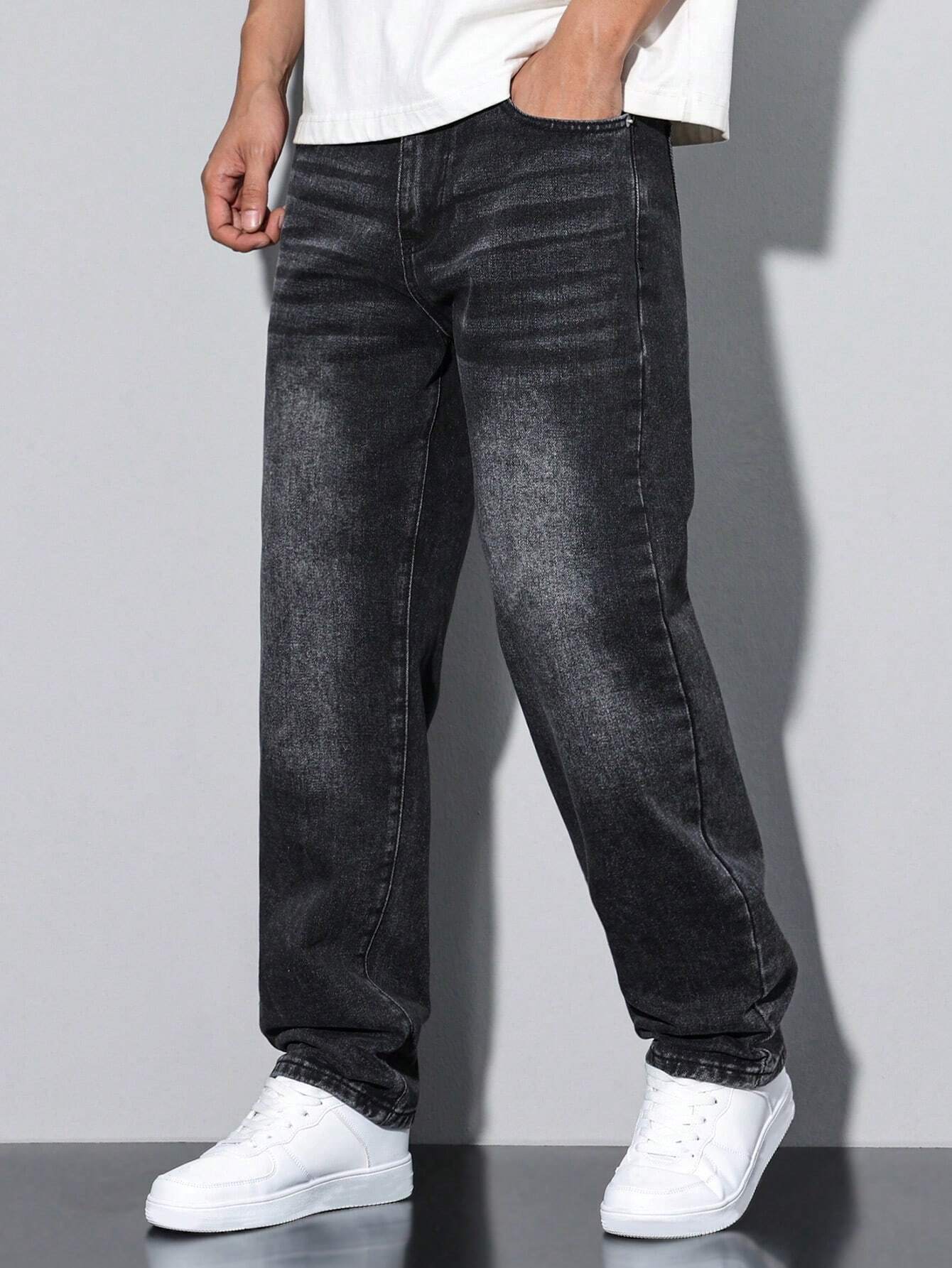Men's Relaxed Fit Straight Leg Jeans