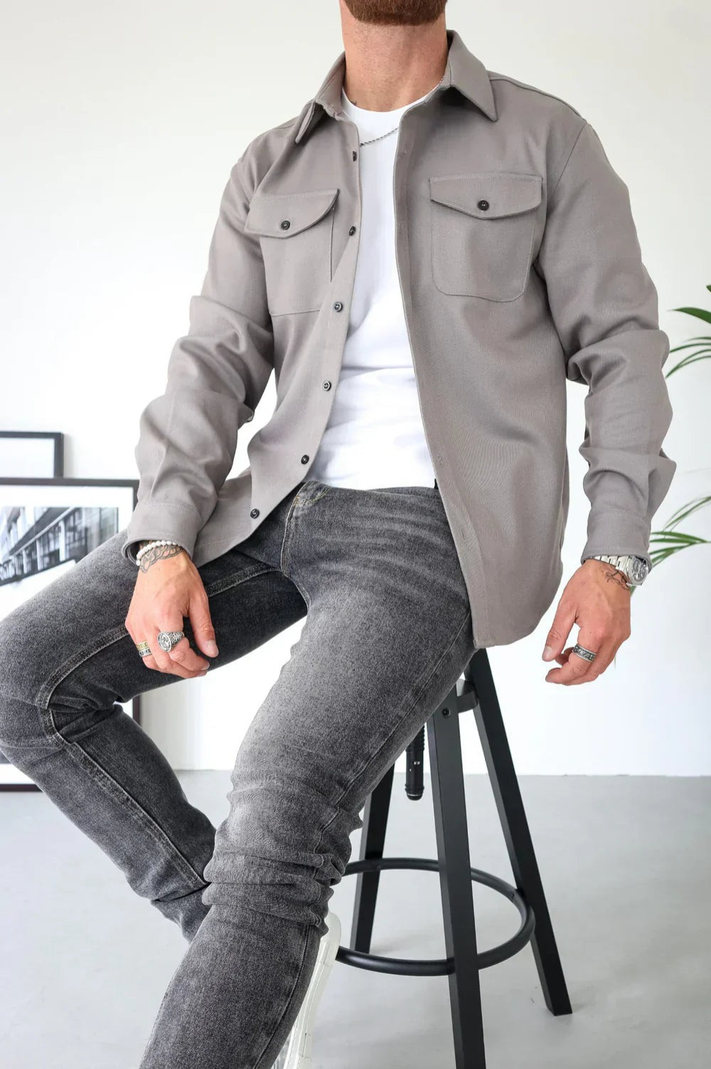 Men’s Button-Up Overshirt with Utility-Inspired Design