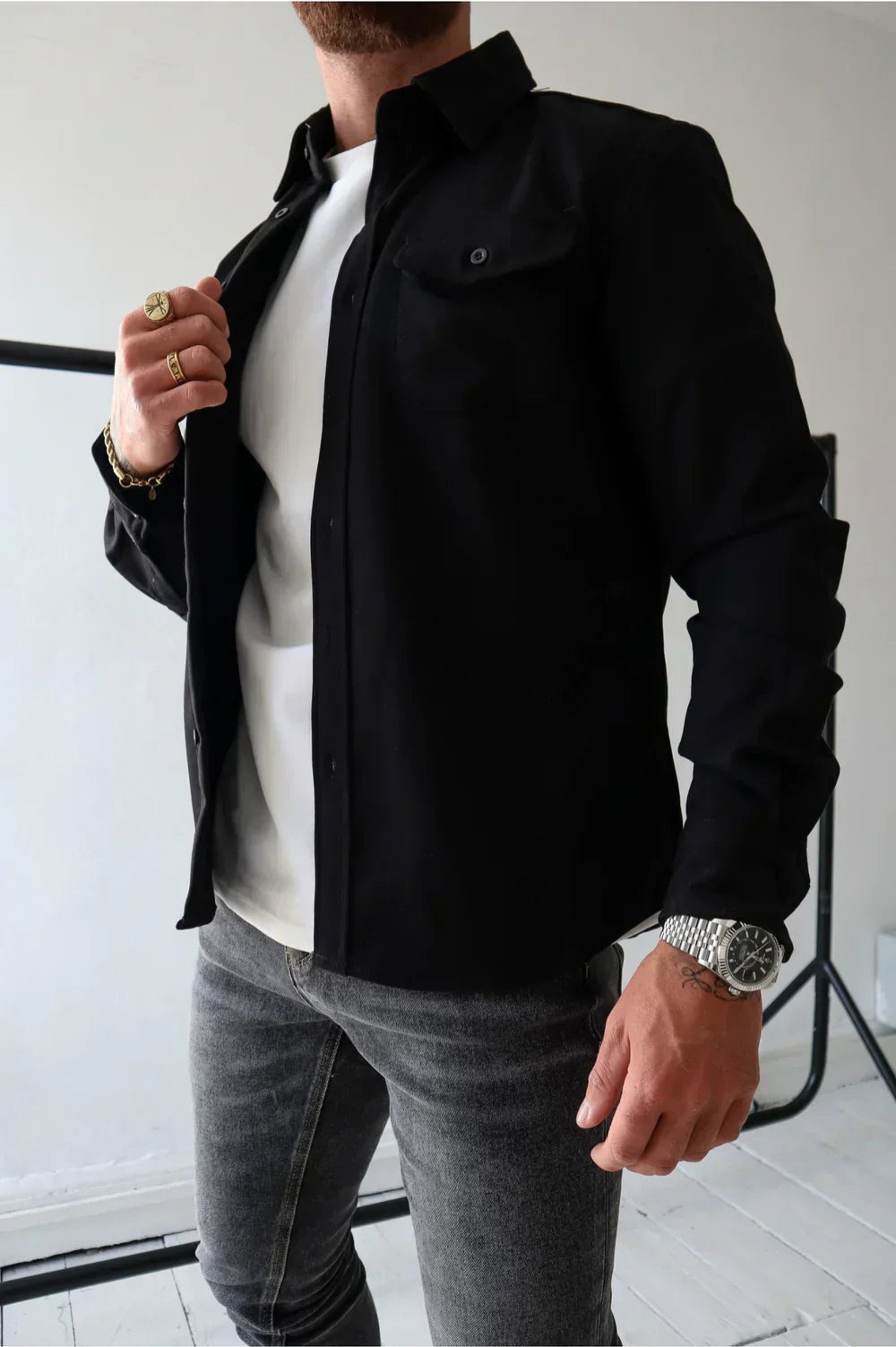 Men’s Button-Up Overshirt with Utility-Inspired Design