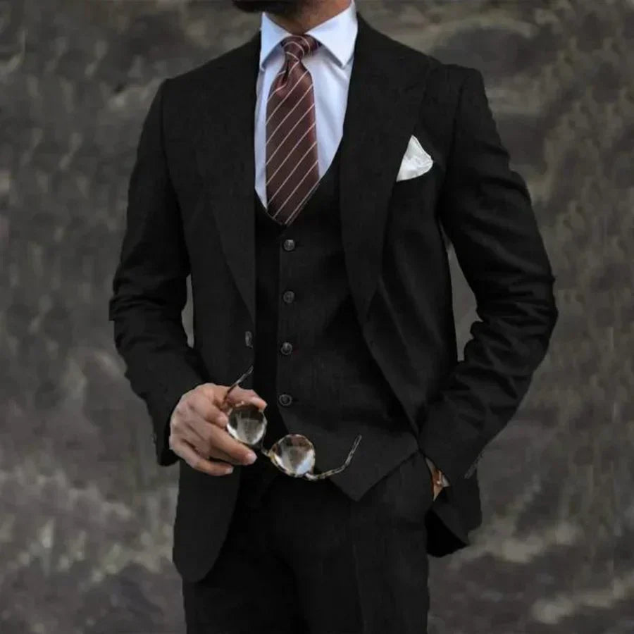 Stylish Three-Piece Men's Suit with Light Turned-Down Collar