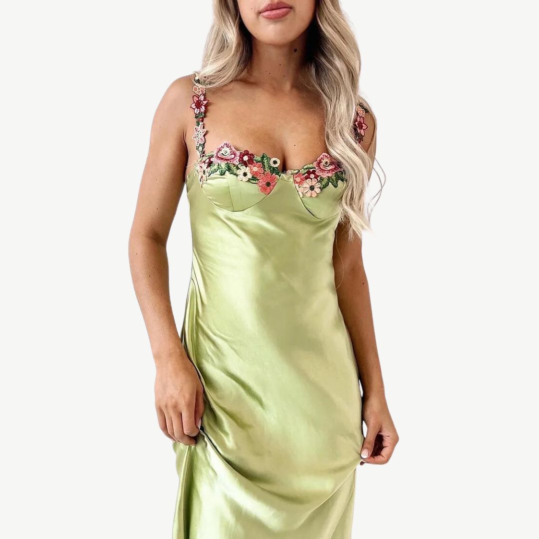 Elegant Embroidered Dress with Floral Design