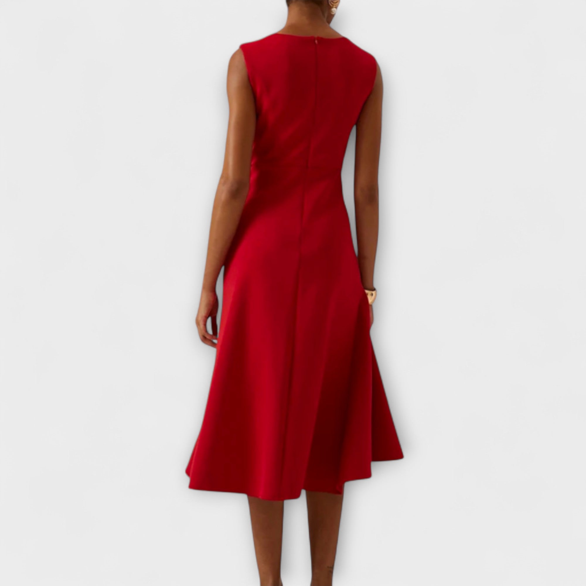 Elegant Sleeveless Midi Dress with Flowy Hem