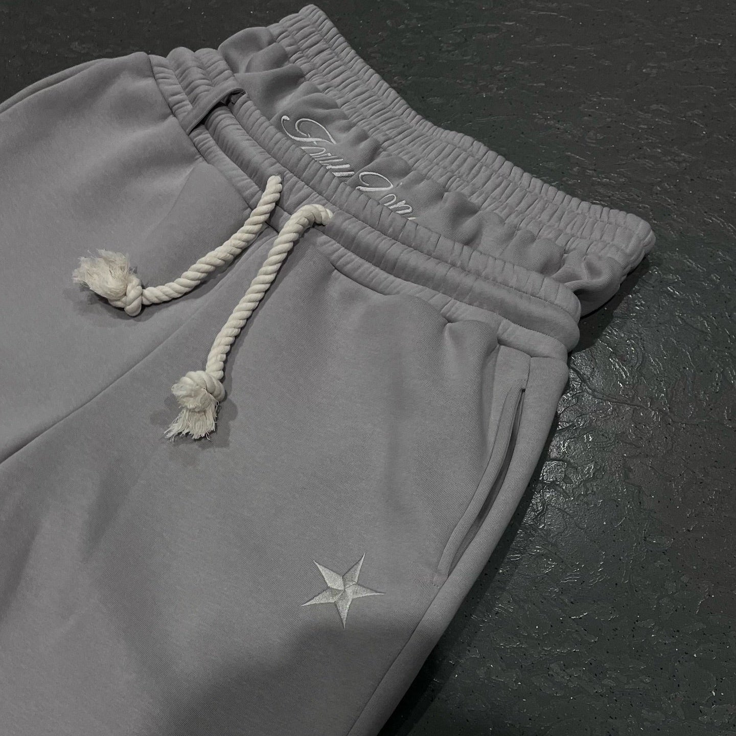 #Color_Gray