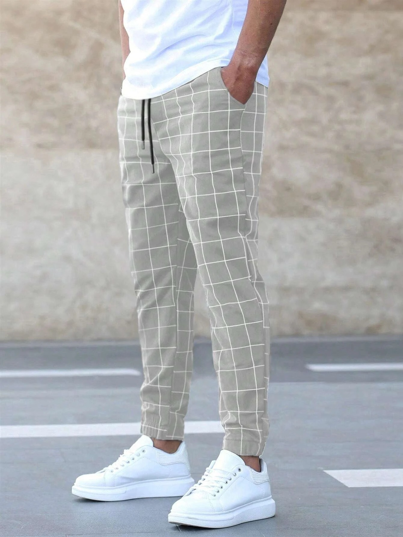 Stylish men's trousers for daily comfort