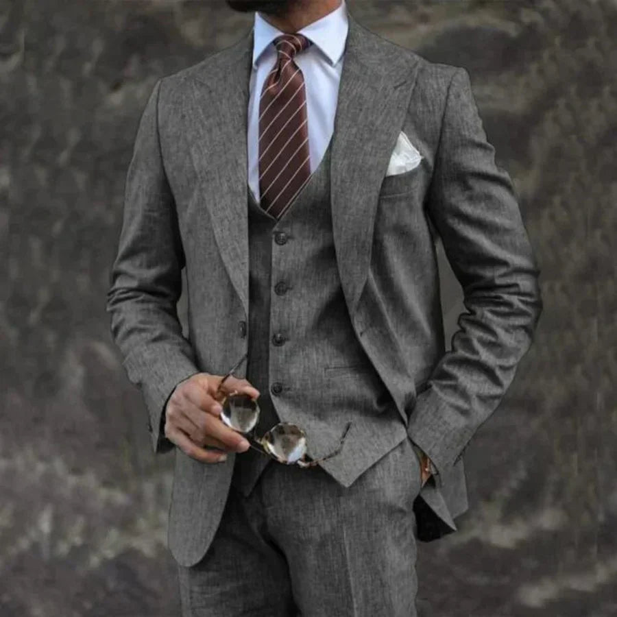 Stylish Three-Piece Men's Suit with Light Turned-Down Collar