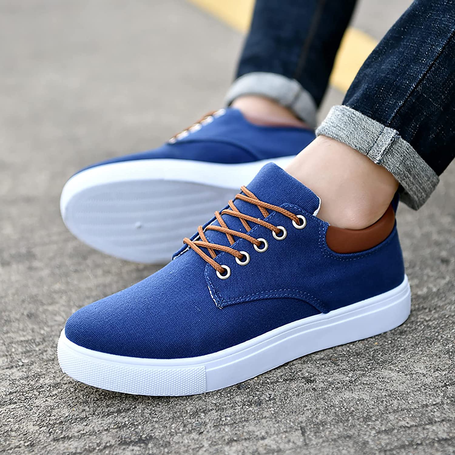 Stylish Sneakers Comfortable men's sneakers with a sturdy white sole