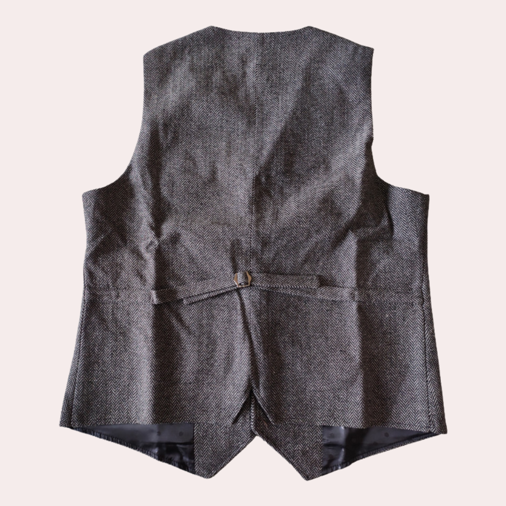 Stylish men's summer vest with elegant fit