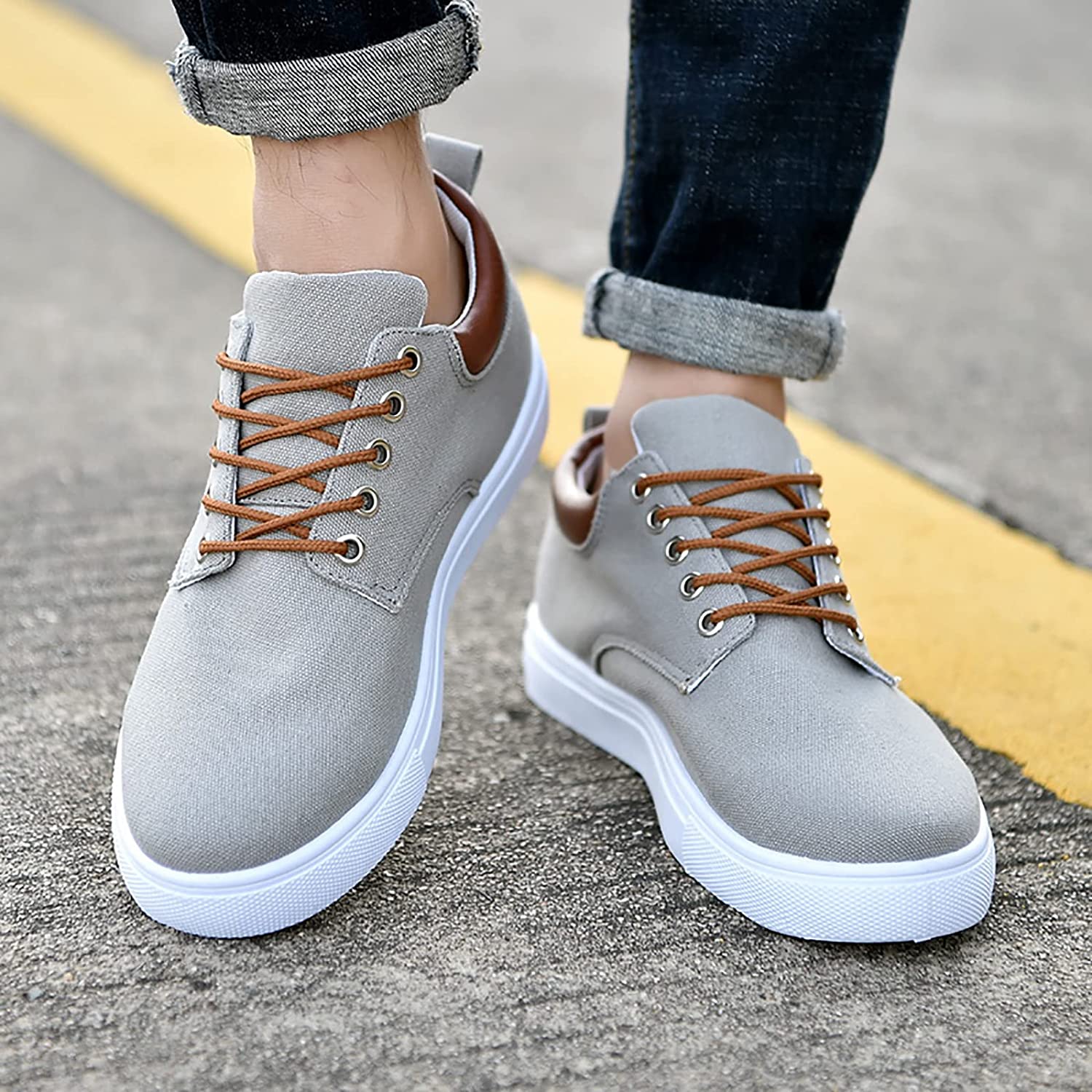 Stylish Sneakers Comfortable men's sneakers with a sturdy white sole