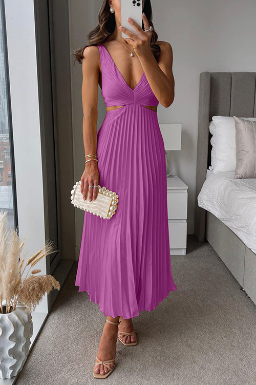 Elegant Pleated Maxi Dress with Flattering Fit