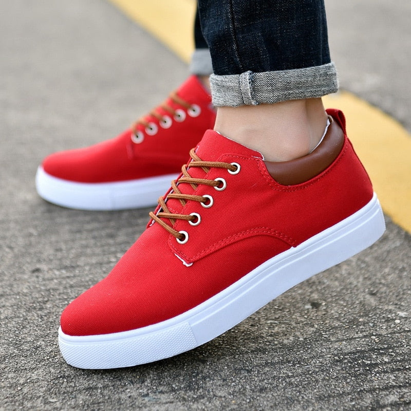 Stylish Sneakers Comfortable men's sneakers with a sturdy white sole