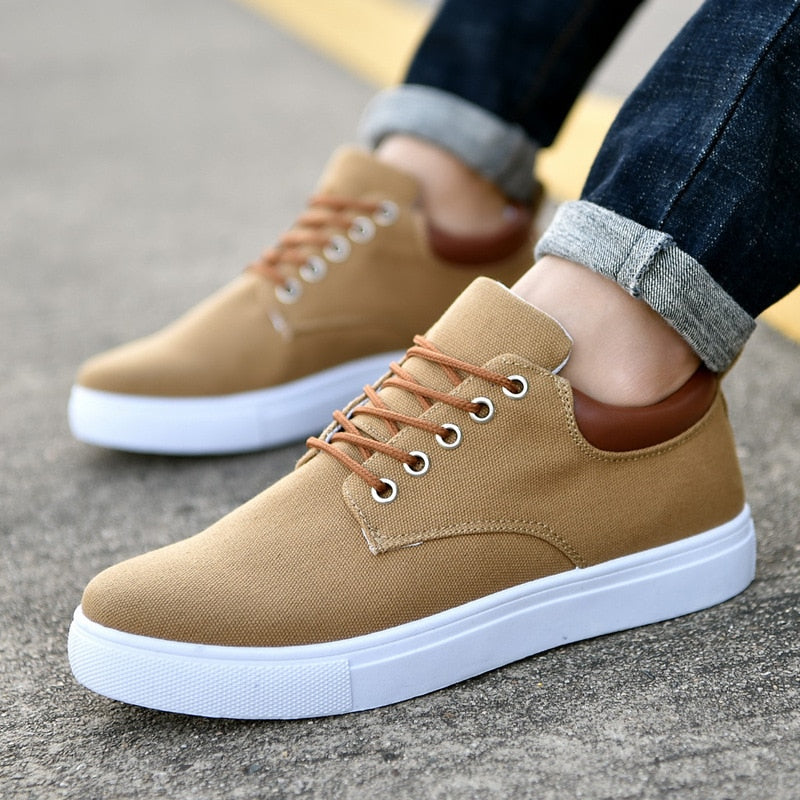 Stylish Sneakers Comfortable men's sneakers with a sturdy white sole