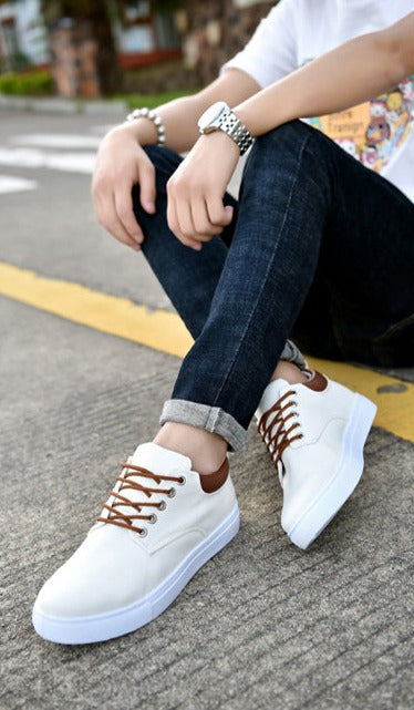Stylish Sneakers Comfortable men's sneakers with a sturdy white sole