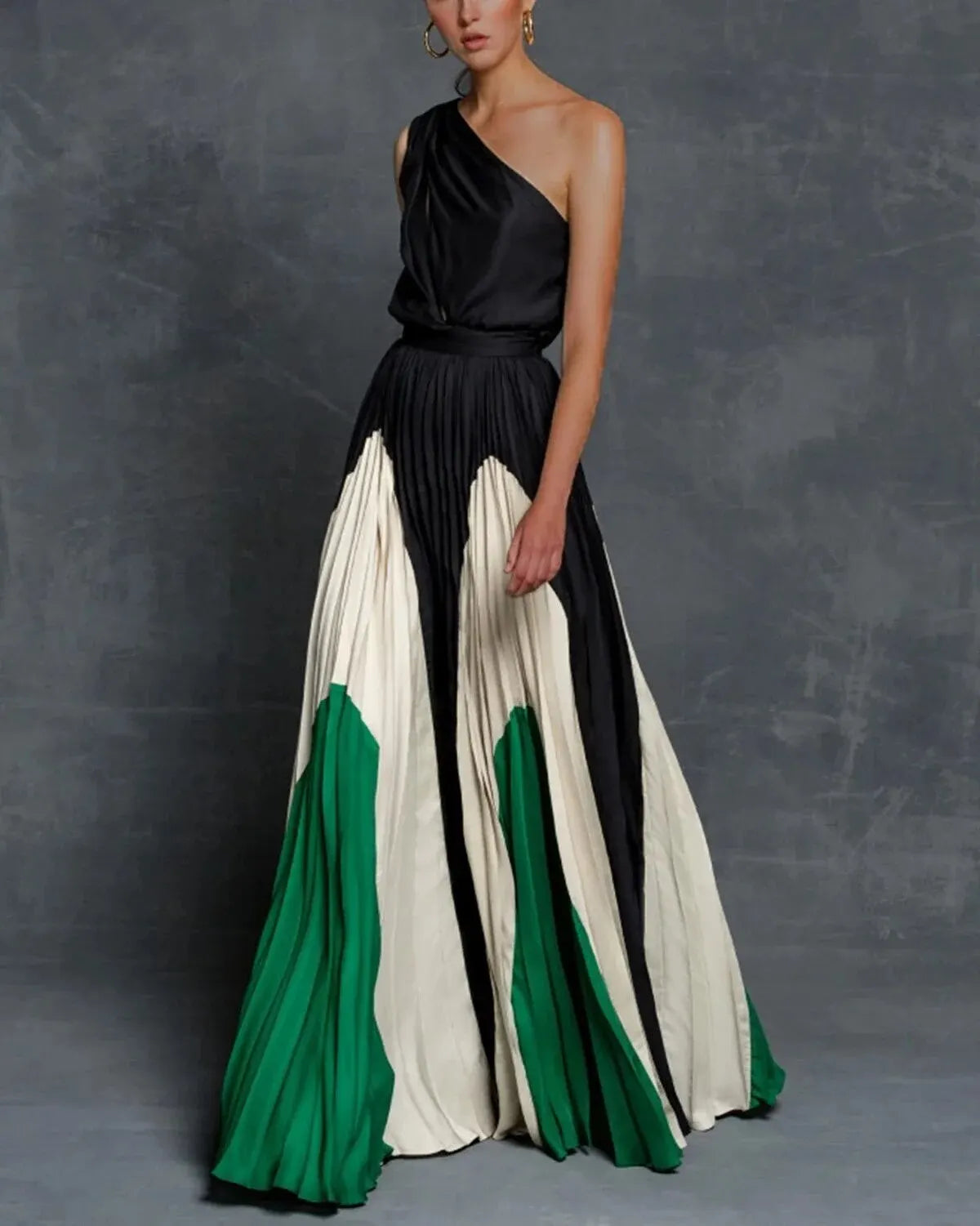 Elegant Maxi Dress with Stylish Shoulder Design