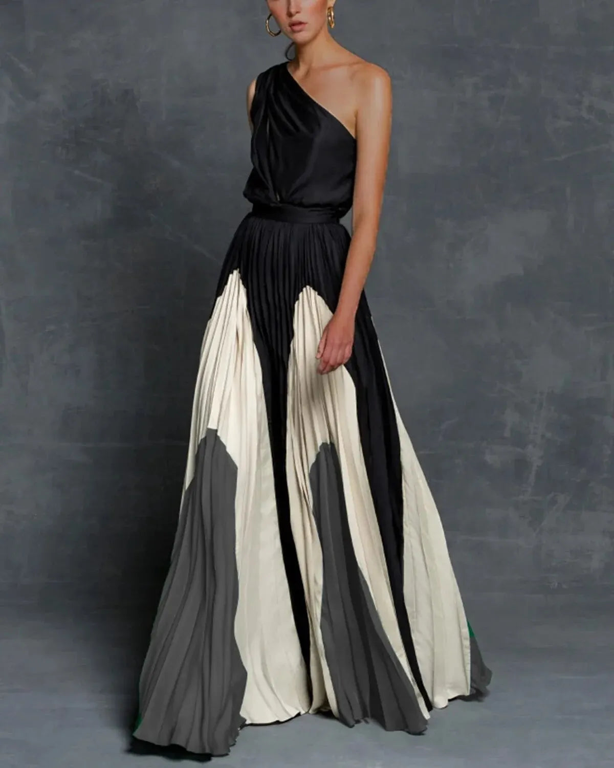 Elegant Maxi Dress with Stylish Shoulder Design