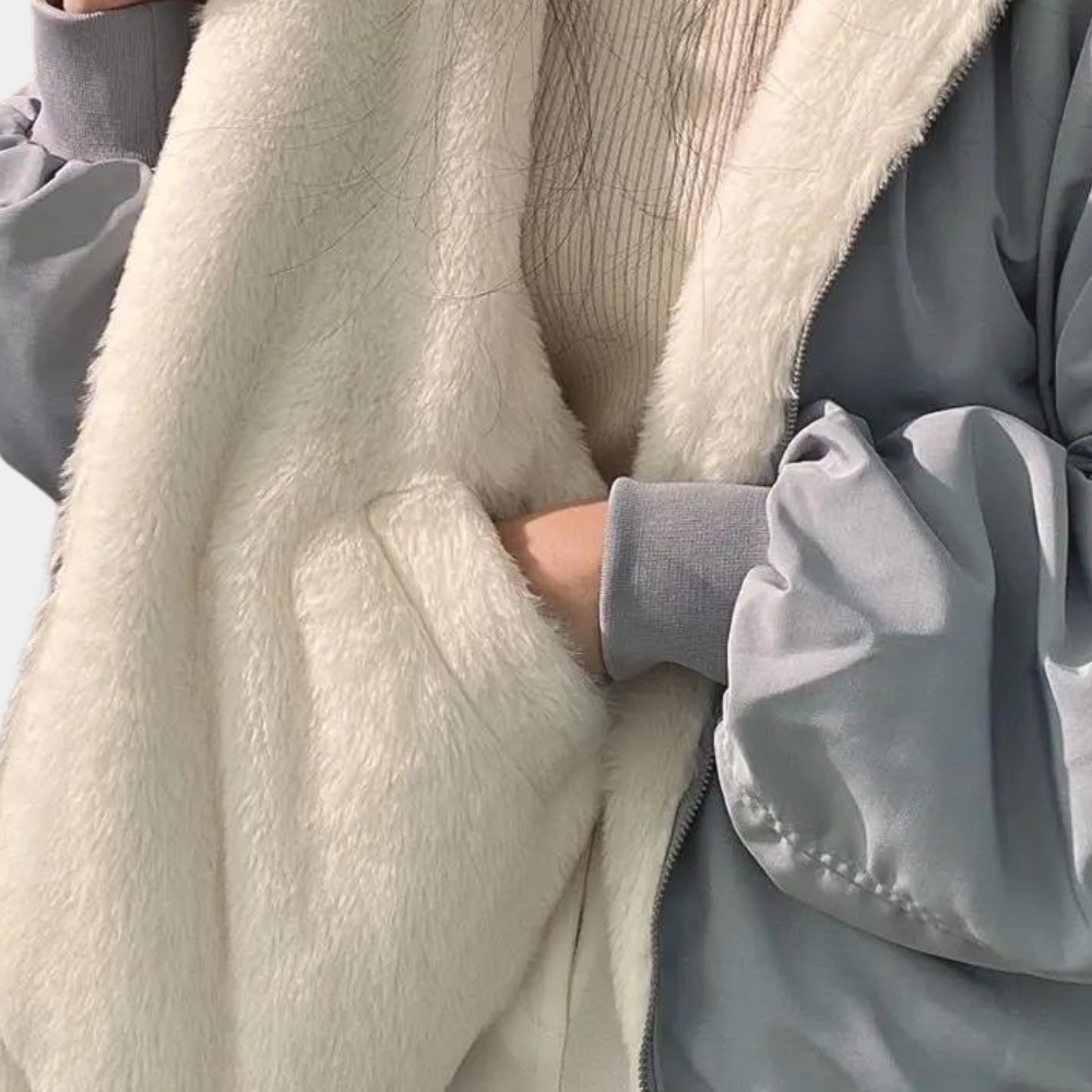 Lightweight Women's Summer Jacket with Fashionable Cut