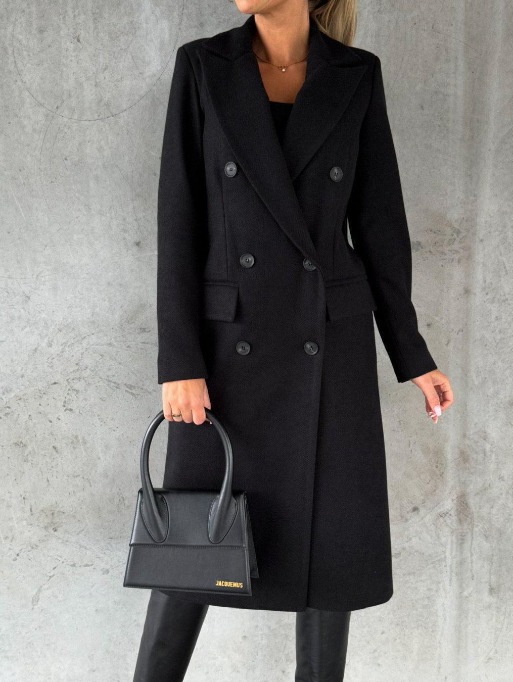 Stylish Long Women's Coat with Elegant Fit