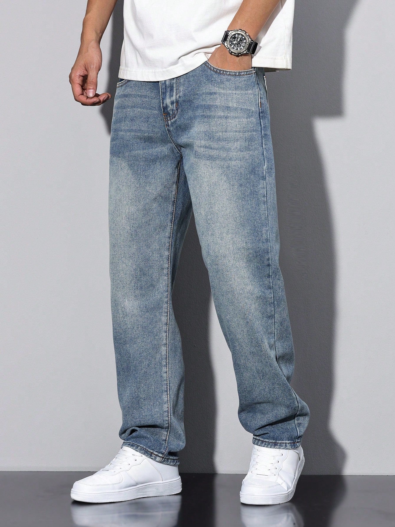 Men's Relaxed Fit Straight Leg Jeans