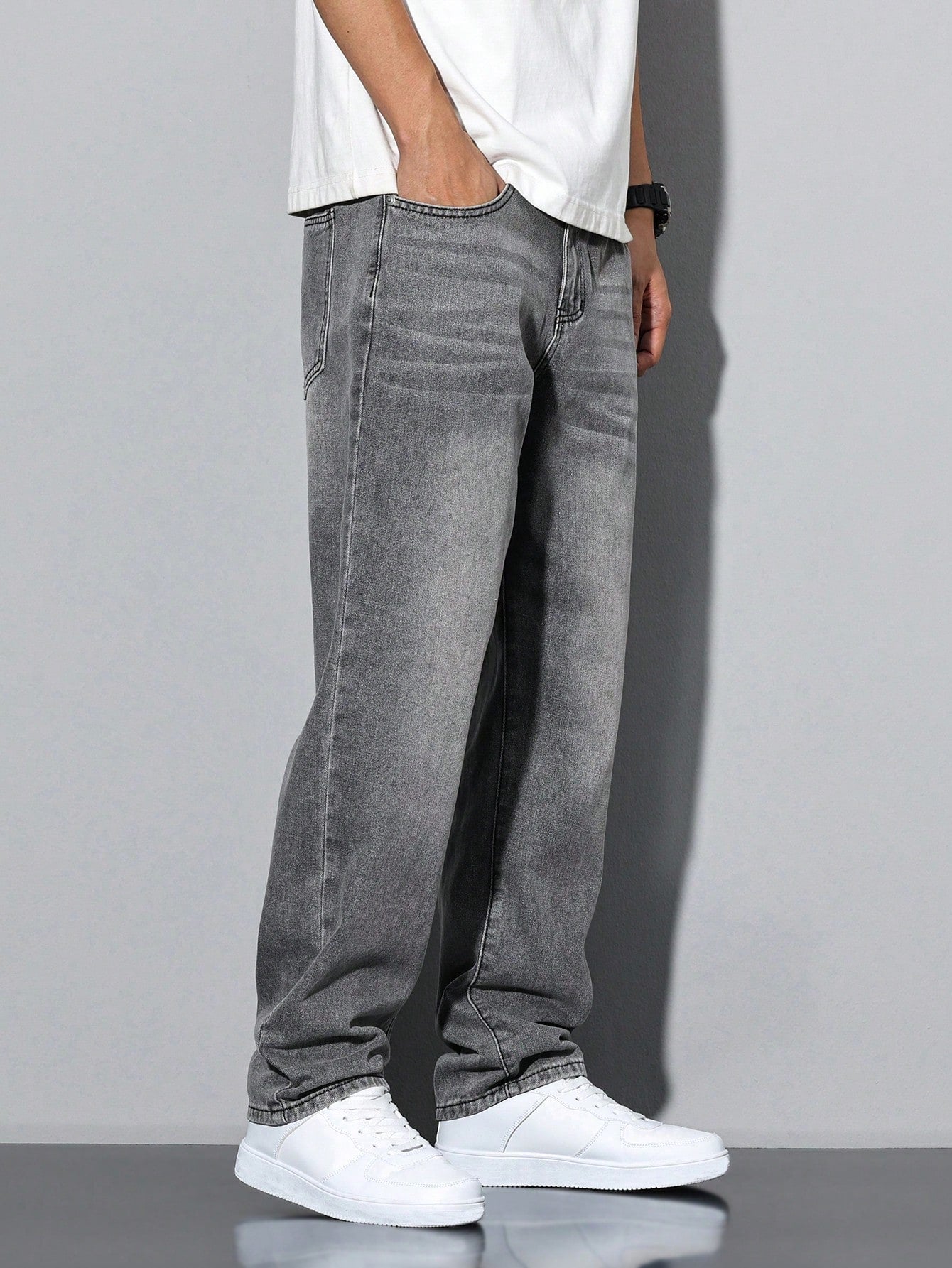 Men's Relaxed Fit Straight Leg Jeans