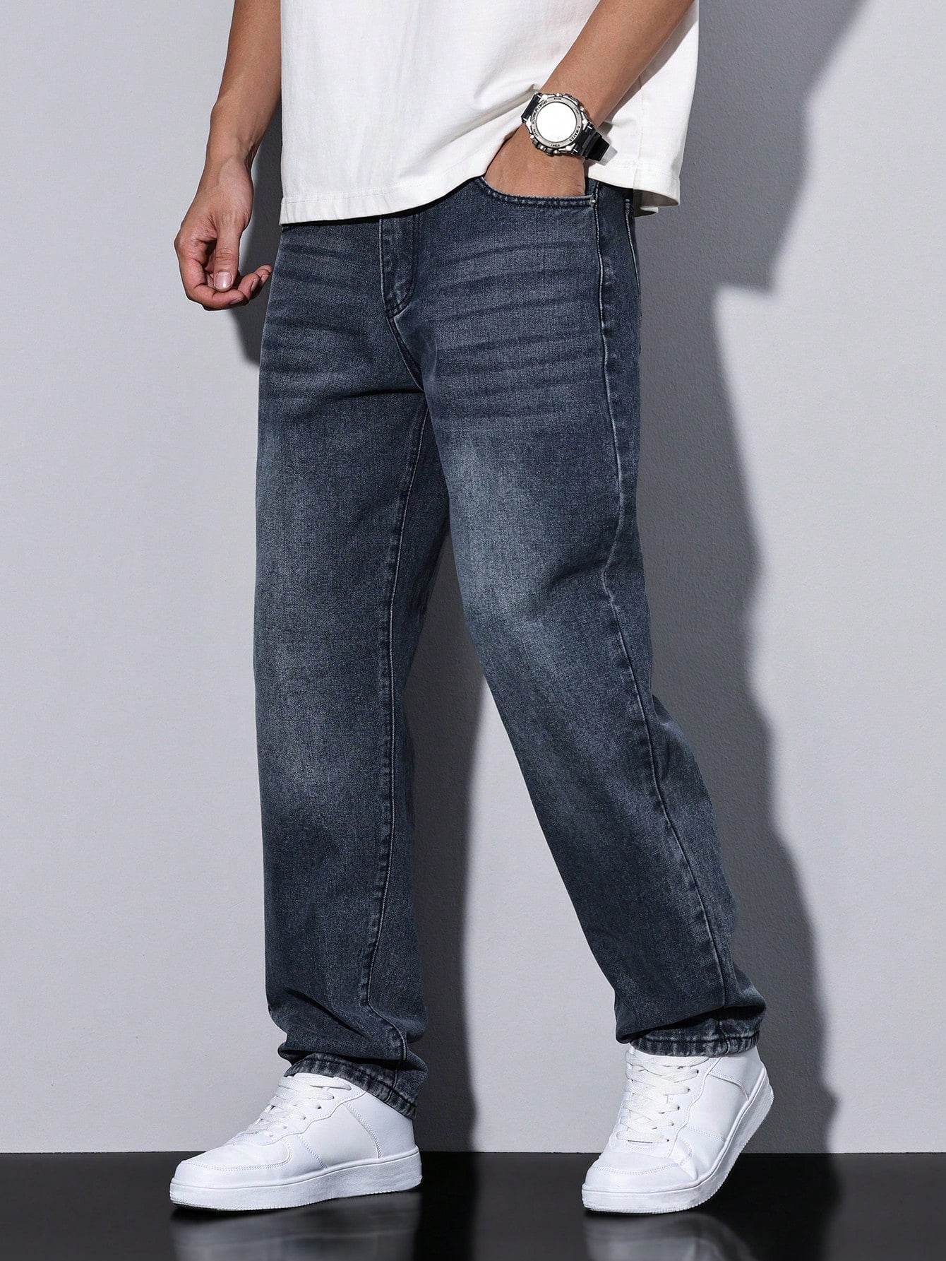 Men's Relaxed Fit Straight Leg Jeans