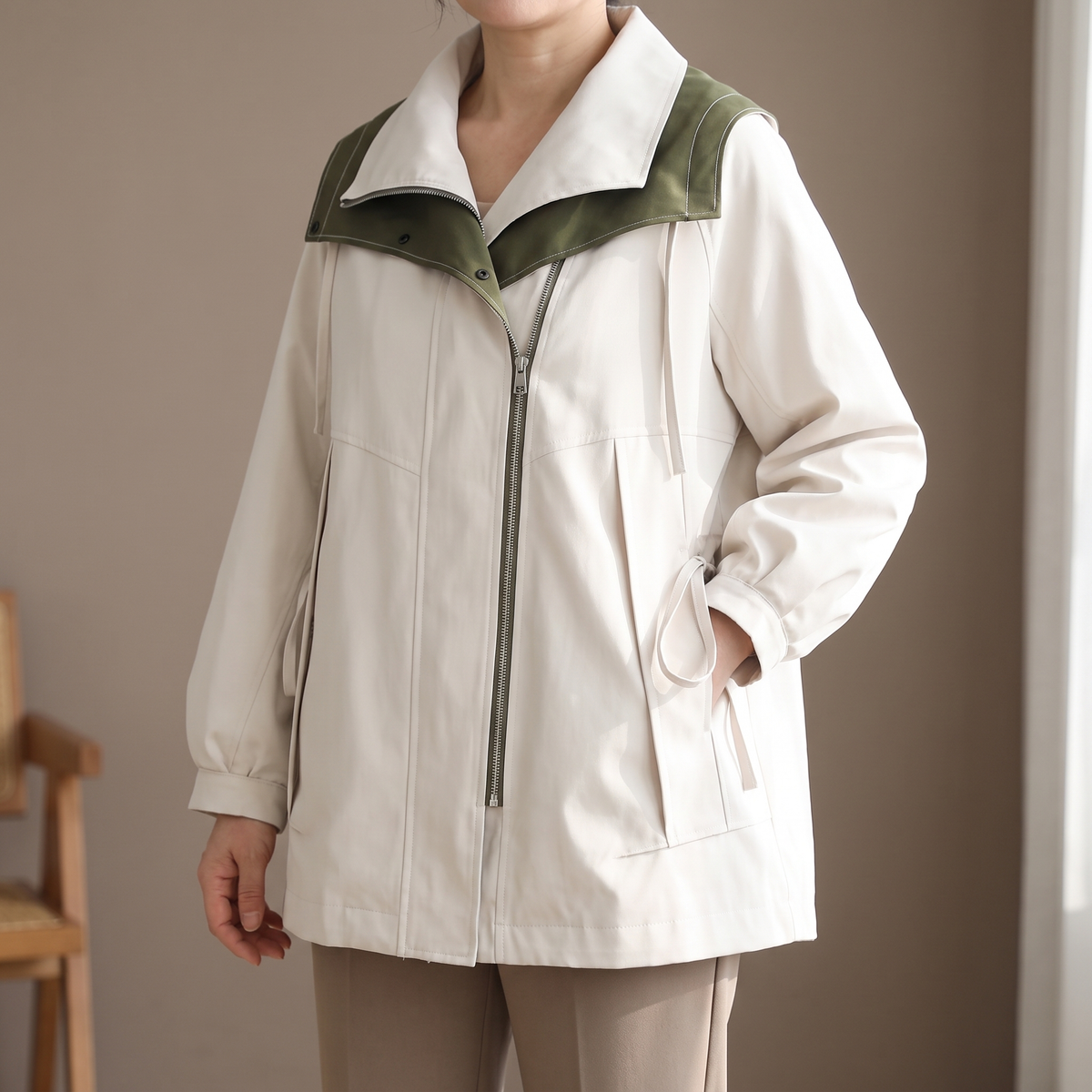 Women's Hooded Utility Jacket with Pockets