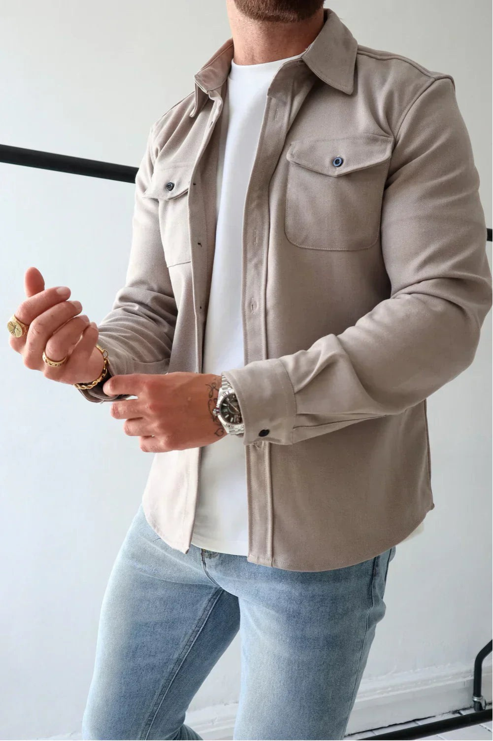 Men’s Button-Up Overshirt with Utility-Inspired Design