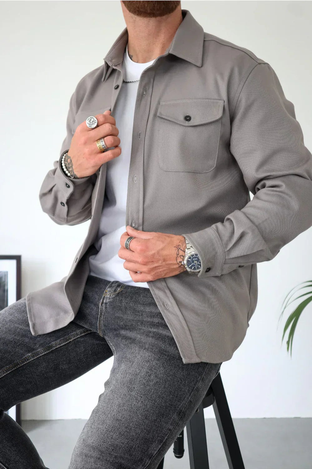 Men’s Button-Up Overshirt with Utility-Inspired Design