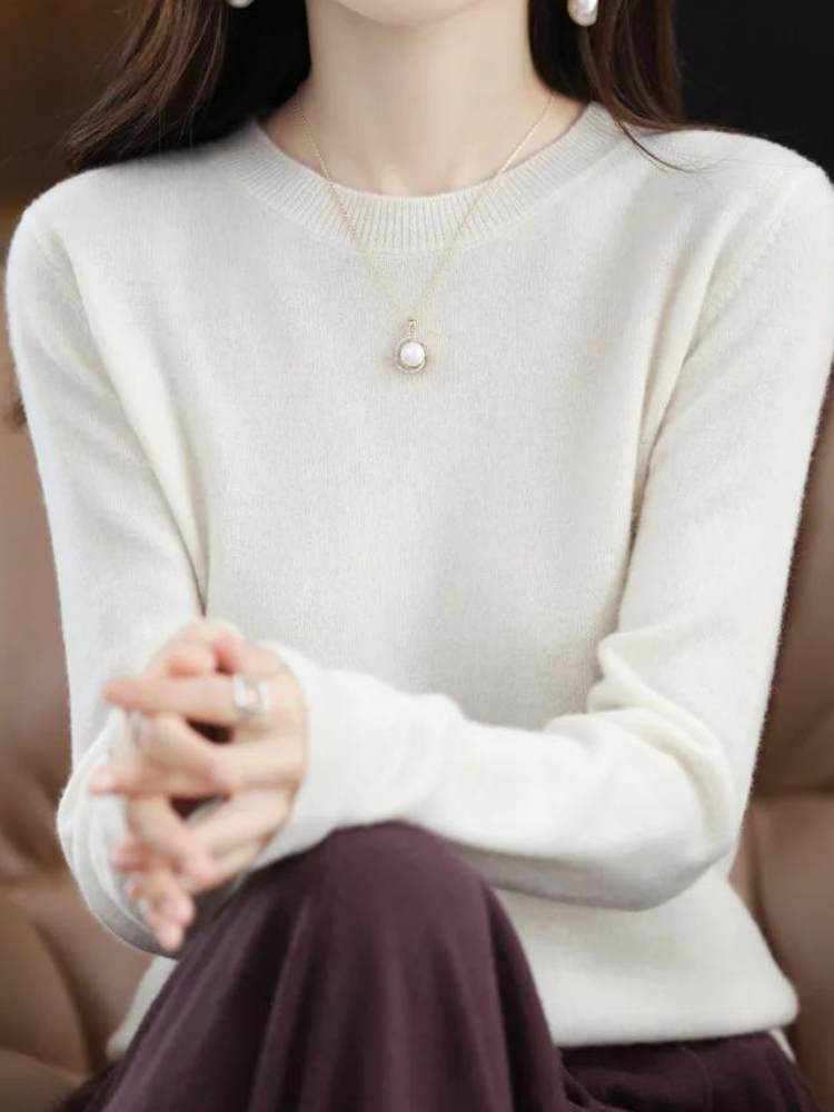 Women's Classic Round Neck Sweater