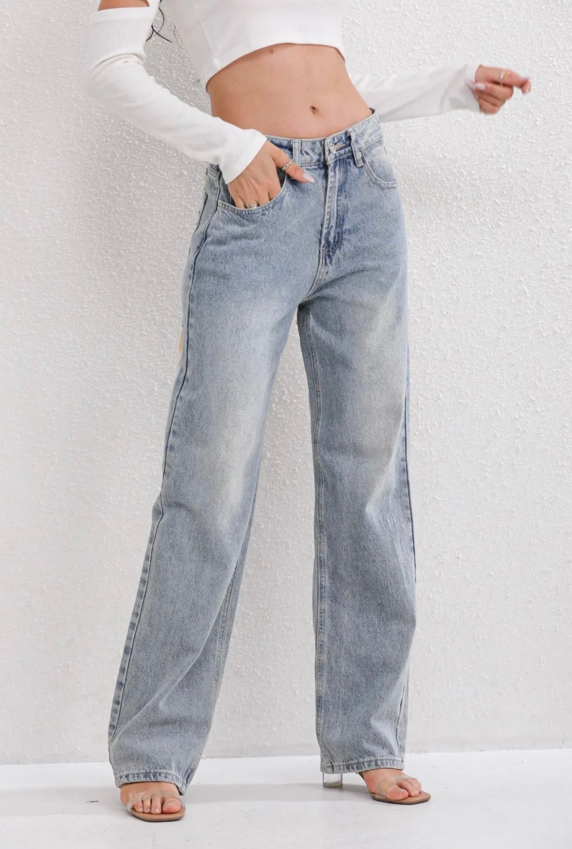 Women's Vintage Patch Pocket Jeans with Wide-Leg Fit